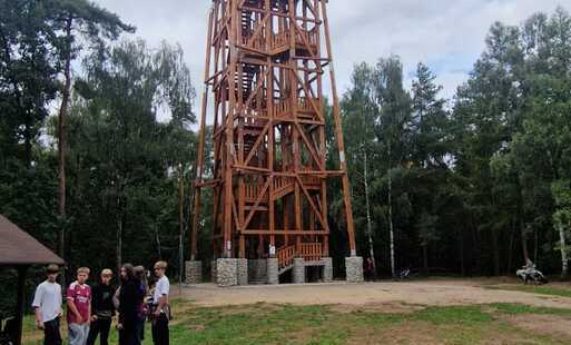 PIESZA WYPRAWA KLAS PIĄTYCH NA GÓRĘ DĄBROWA 